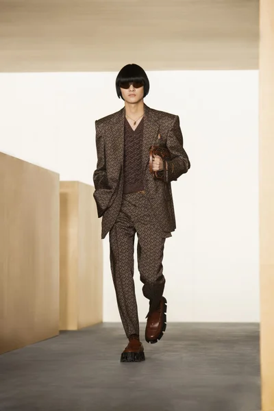 Look 14